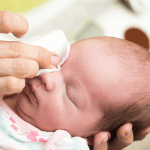 Como fazer a higiene do bebê recém-nascido?